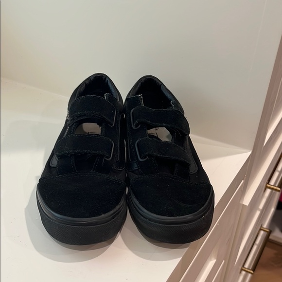 Vans Black Skate Sneakers Minimalist Design - Picture 1 of 4
